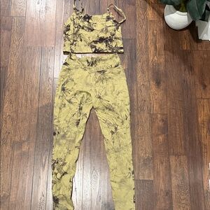 Alphalete Patterned Leggings Set
